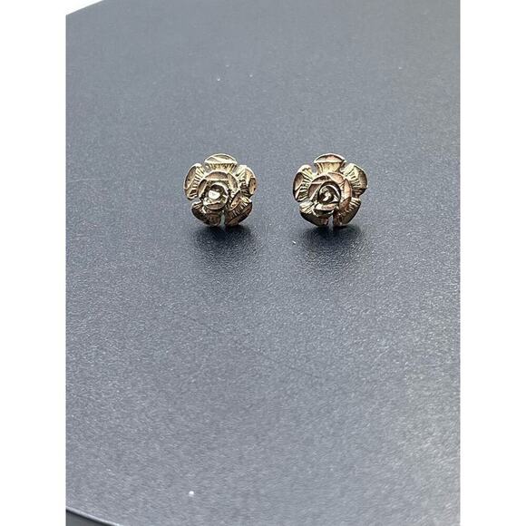 BY 925 Signed Sterling Silver Etched Rose Diamond Cut Flower Stud Earrings - Picture 8 of 13